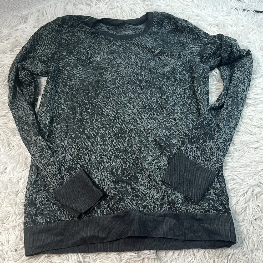 Lululemon Rest Less Pullover Black / White